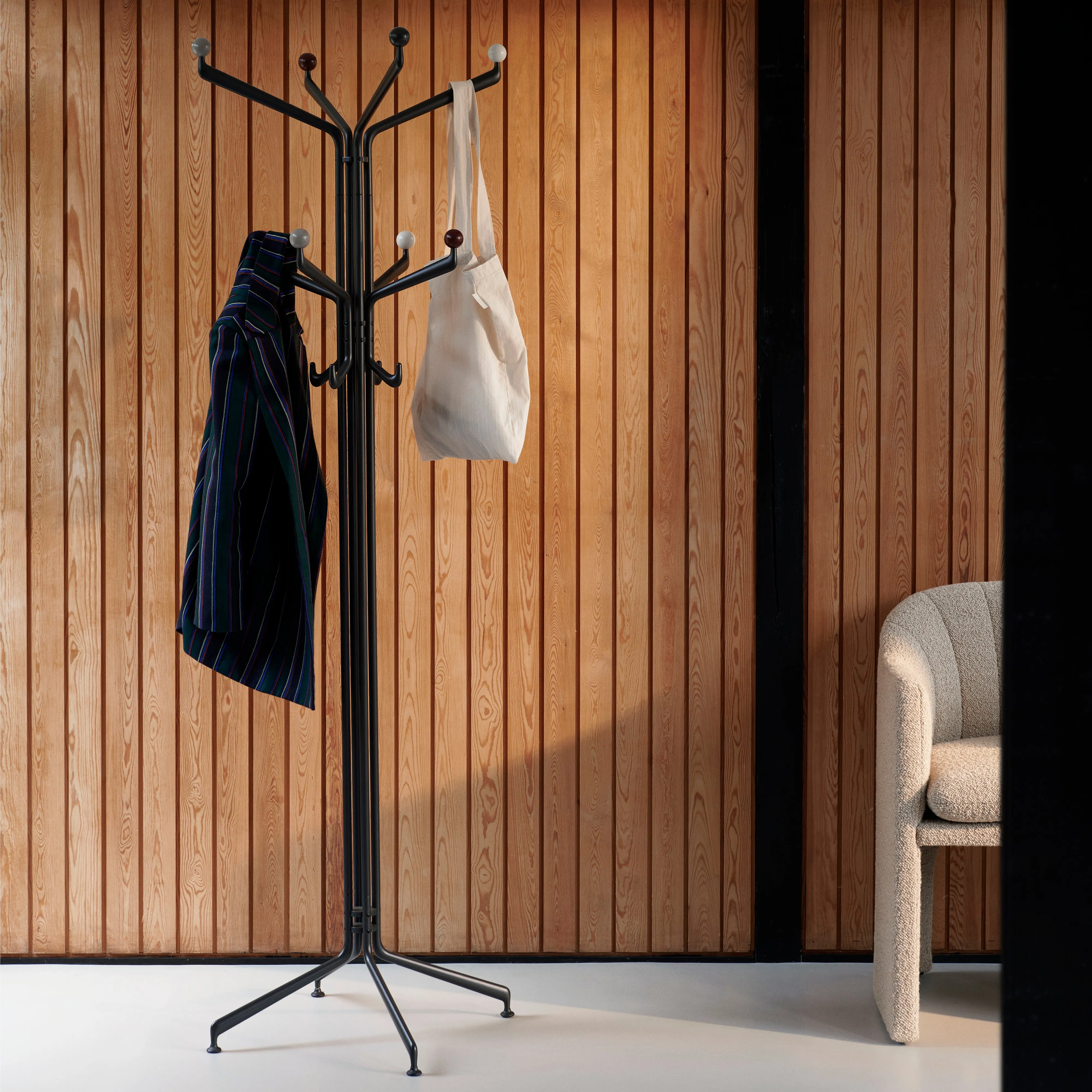 Capture Coat Stand SC77