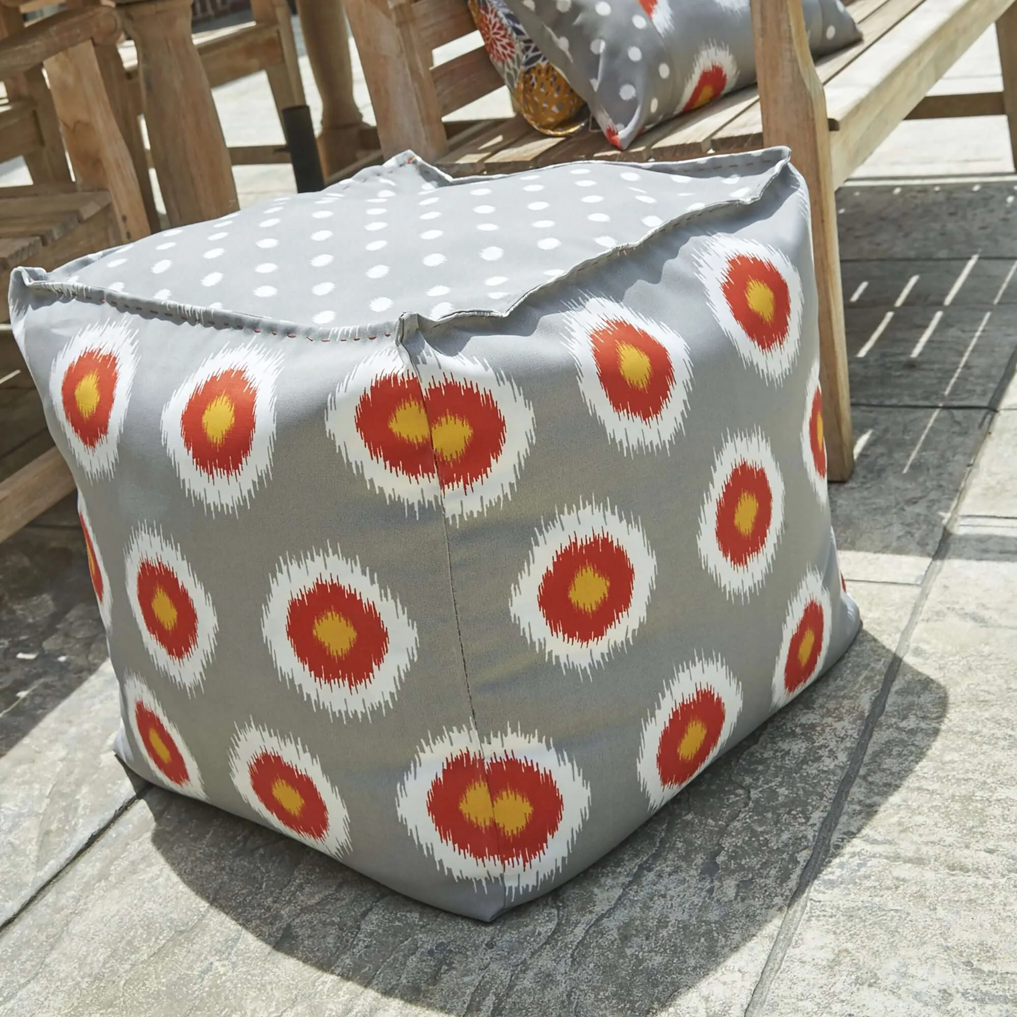 Coats & Clark Sewing Outdoor Pouf / Cube